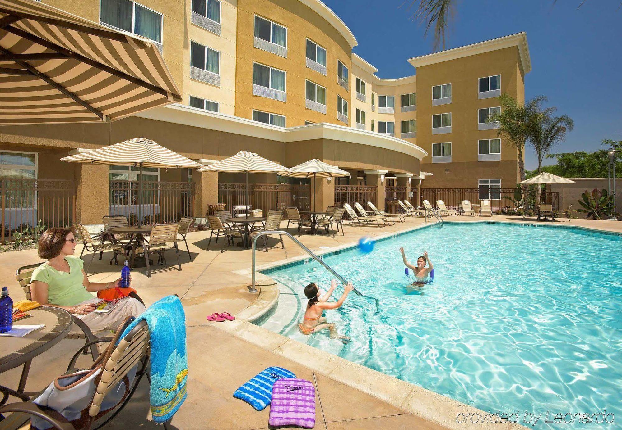 Courtyard By Marriott Anaheim Resort/Convention Center Exterior foto